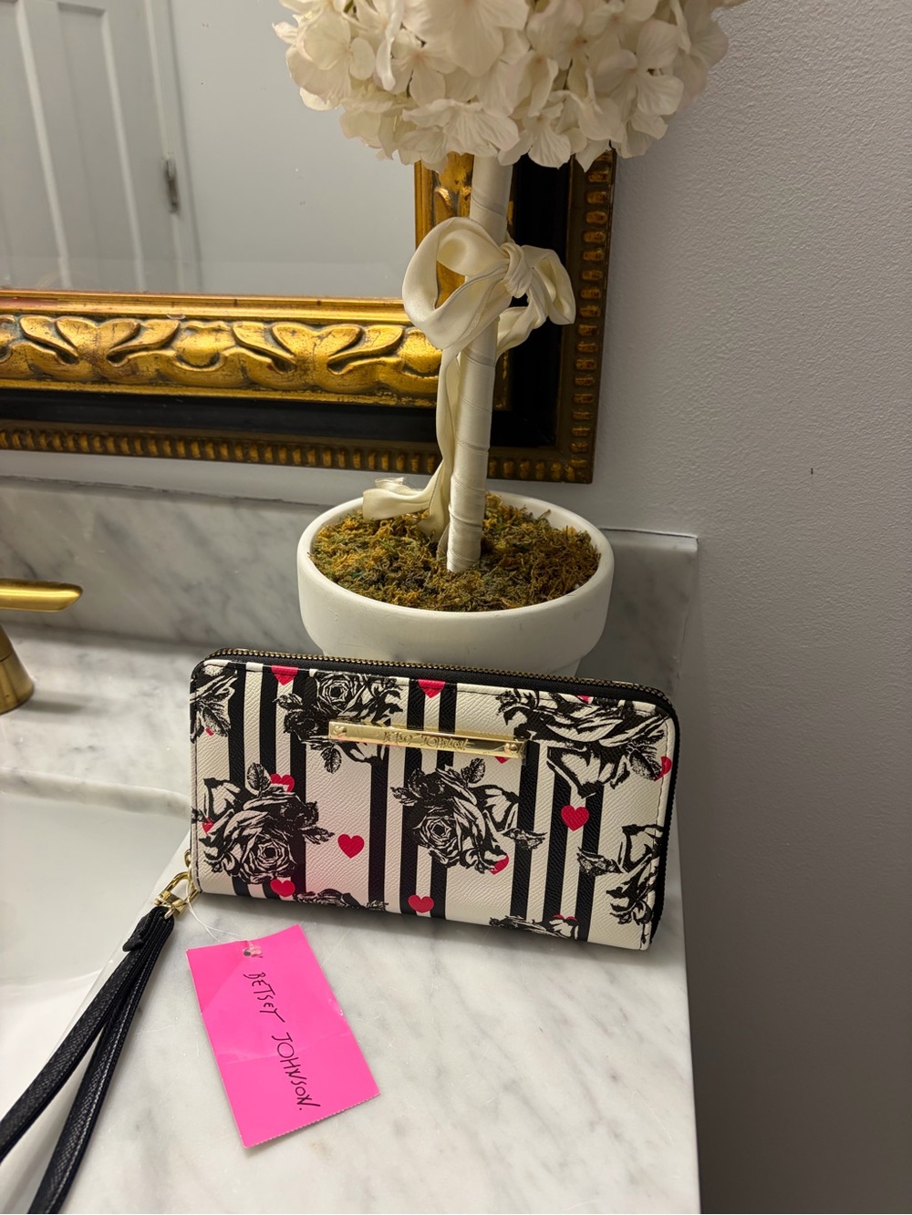 Betsey Johnson Black & Cream Floral Stripe Zip Wallet with Pink Hearts NWT